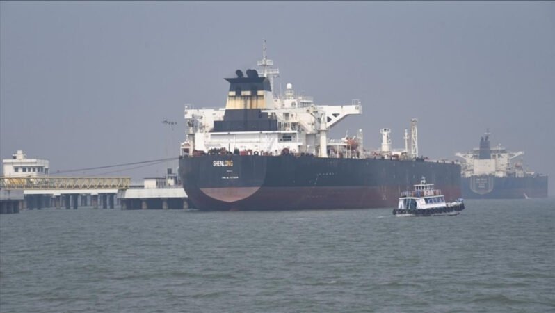 Hürmüz Boğazı’nda İki Tanker Vuruldu