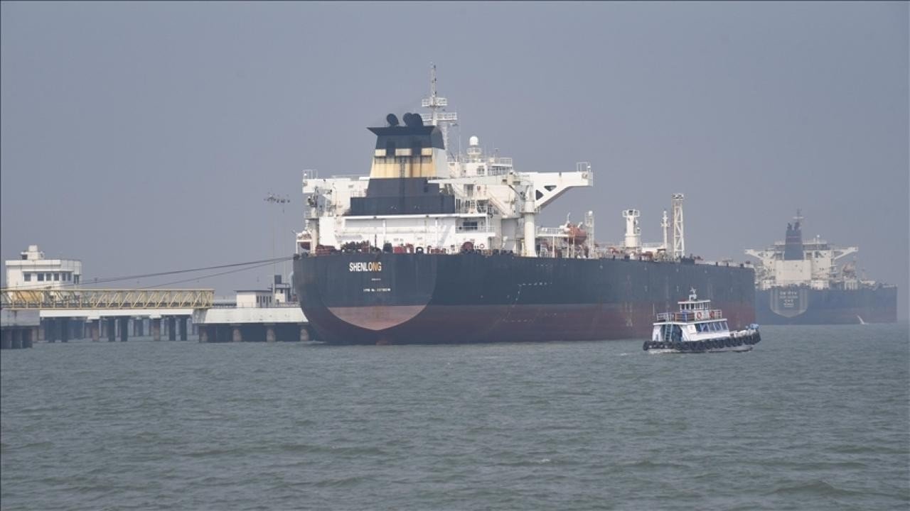 Hürmüz Boğazı’nda İki Tanker Vuruldu