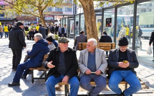 SGK Güncesi: Emekliye Seyyanen Zam ve Refah Payı Masada! İşte 2027 Bütçesi ve Masadaki Formüller