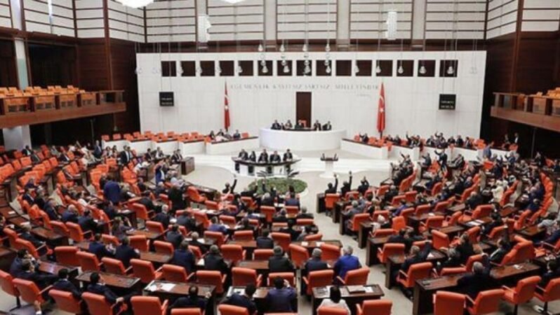 Ekonomi ve Siyaset Gündemi Piyasaların Beklentilerini Şekillendiriyor