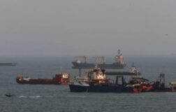 Hürmüz Boğazı’nda Süper Tanker Mayına Çarparak Patladı