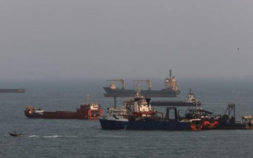 Hürmüz Boğazı’nda Süper Tanker Mayına Çarparak Patladı