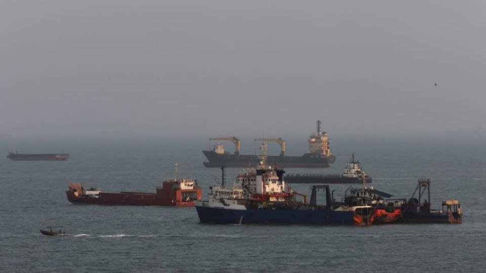 Hürmüz Boğazı’nda Süper Tanker Mayına Çarparak Patladı
