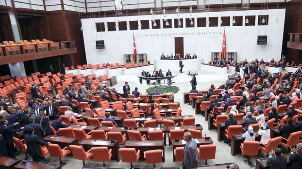 Piyasalarda Gözler Haftanın Ekonomi ve Siyaset Gündemine Çevrildi