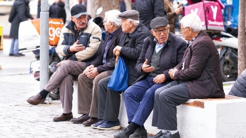 Emekli Maaşlarında Yeni Zam Hesabı Netleşti: Kök Maaşa Göre Kuruşu Kuruşuna Zam Tablosu
