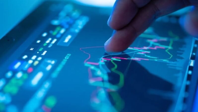 Emtia Piyasalarında Kritik Seviyeler: Altın, Gümüş ve Brent Petrol Analizi